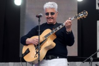 01 MAY 2006, ROME, SAN GIOVANNI SQUARE: THE MAY 1 ST. CONCERT. IN THE PICTURE THE ITALIAN SINGER, PINO DANIELE. © PIERGIORGIO PIRRONE / TEAM / Lapresse *** Local Caption *** 00299263