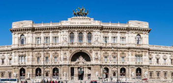 Niente più tetto di 240mila euro per gli stipendi dei dipendenti pubblici: per la Consulta è incostituzionale
