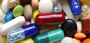 Meno sigarette e cannabis ma è boom di psicofarmaci ed e-cig