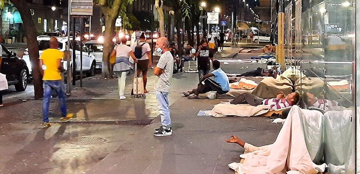 Napoli, il primo biglietto da visita è il degrado